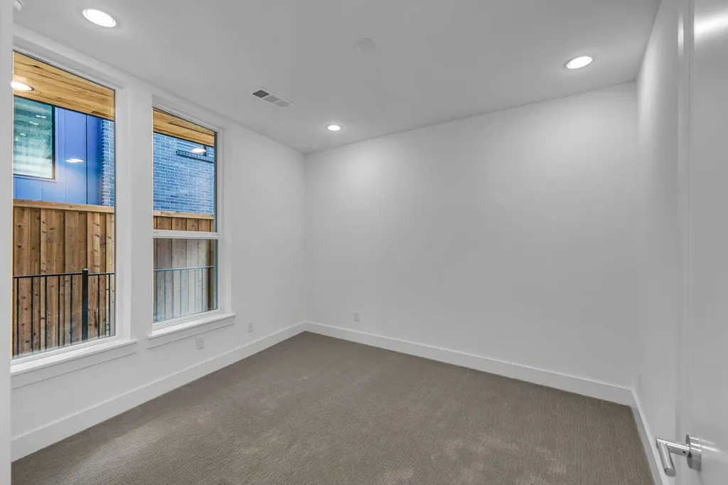 426 W 9th Street Dallas TX 75208