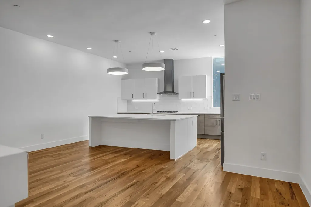 426 W 9th Street Dallas TX 75208