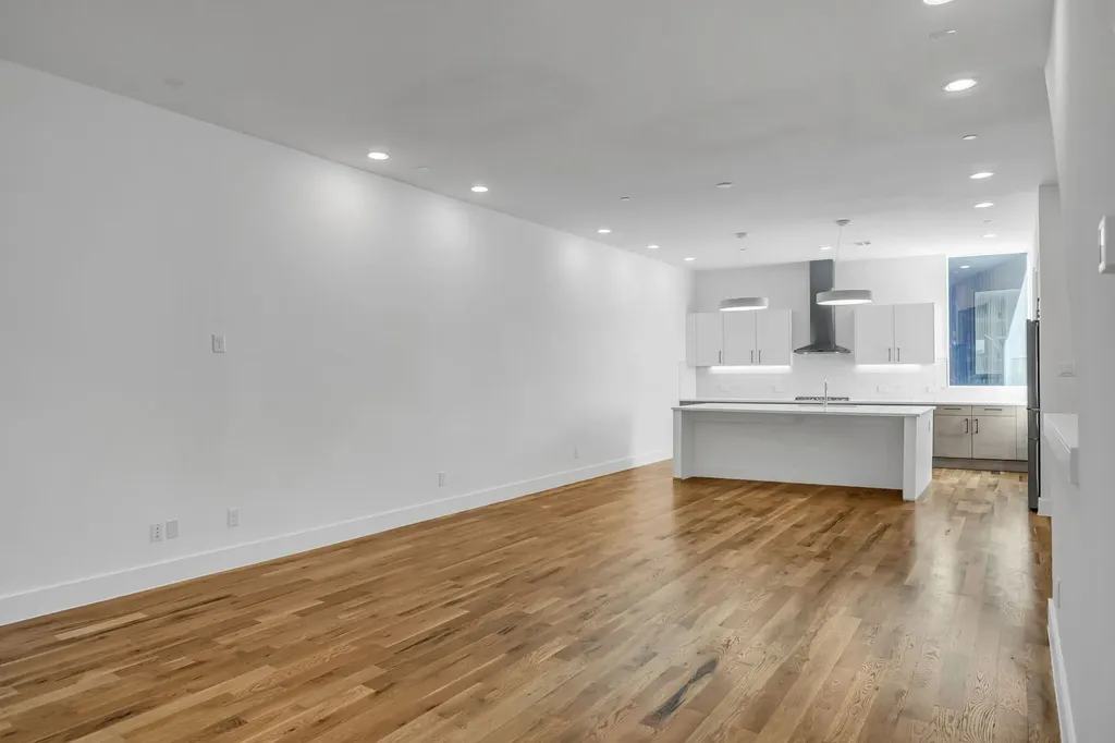 426 W 9th Street Dallas TX 75208