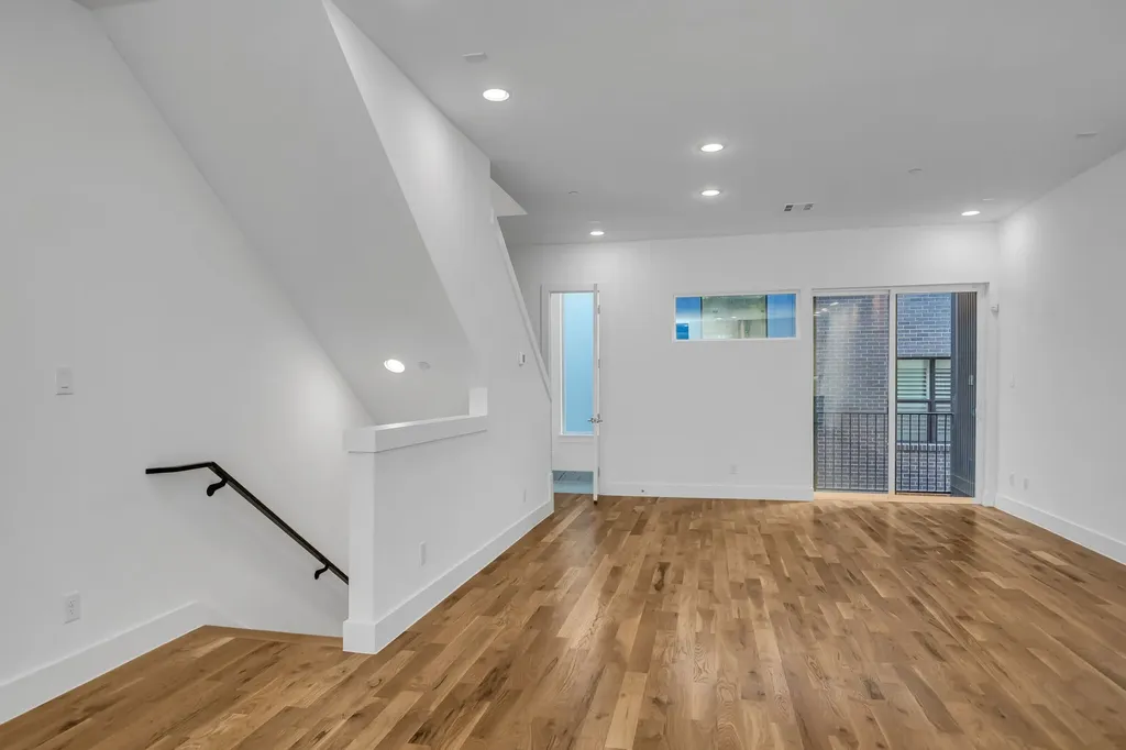 426 W 9th Street Dallas TX 75208
