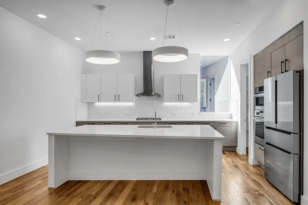 426 W 9th Street Dallas TX 75208