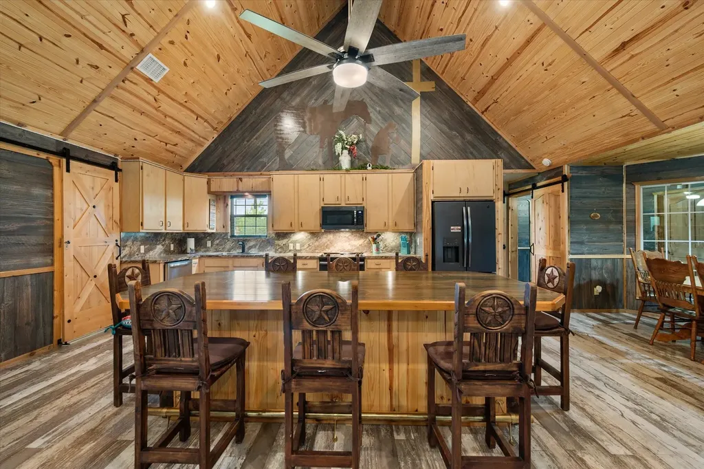 130 SE County Road 3085 Corsicana TX 75109