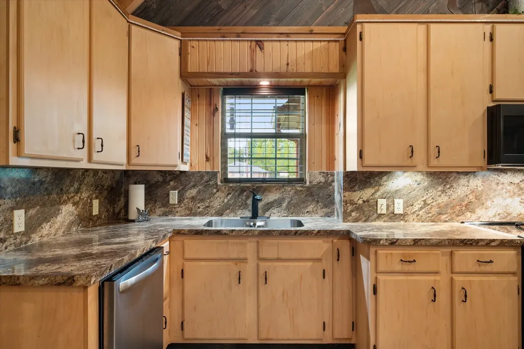 130 SE County Road 3085 Corsicana TX 75109