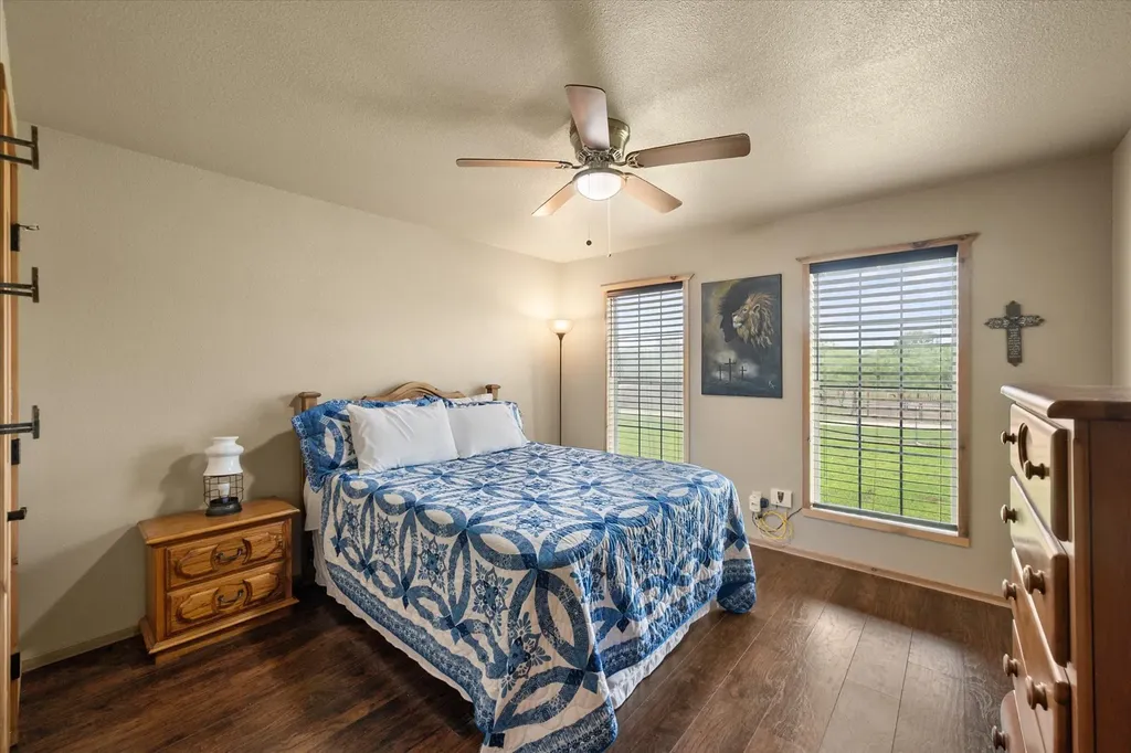 130 SE County Road 3085 Corsicana TX 75109