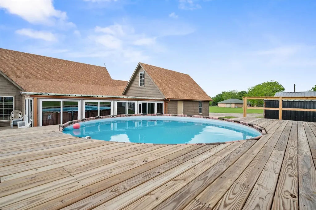 130 SE County Road 3085 Corsicana TX 75109
