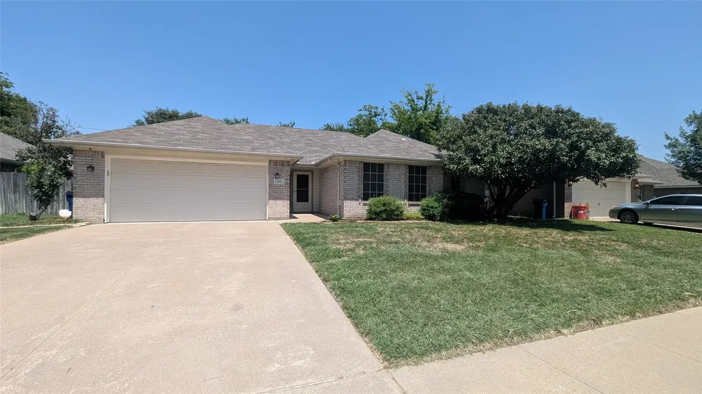 916 Heberle Drive Burleson TX 76028