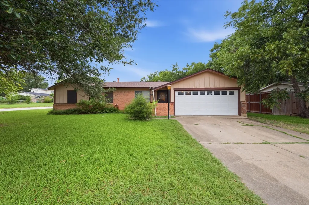 816 SW Sundown Trail Burleson TX 76028