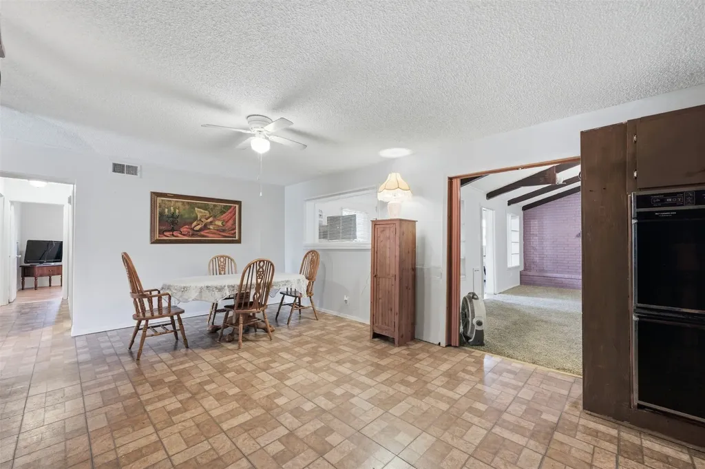 816 SW Sundown Trail Burleson TX 76028