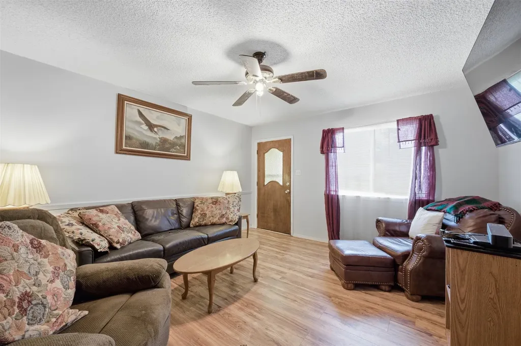 816 SW Sundown Trail Burleson TX 76028