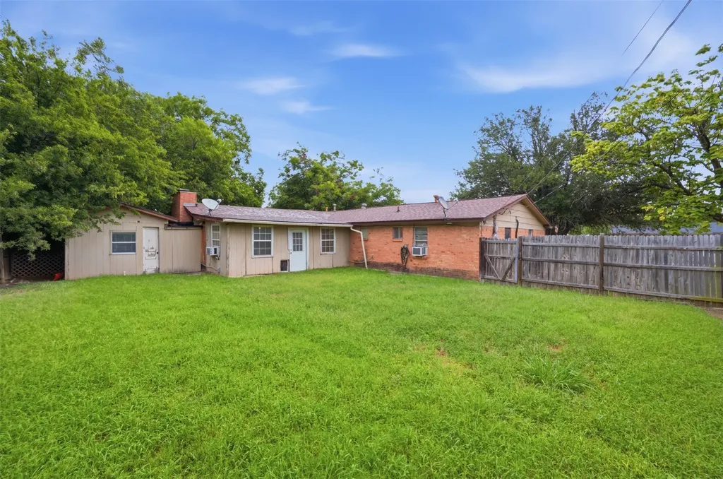 816 SW Sundown Trail Burleson TX 76028