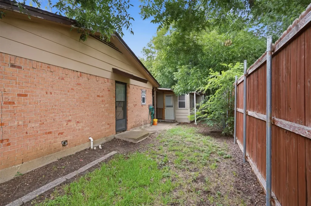 816 SW Sundown Trail Burleson TX 76028