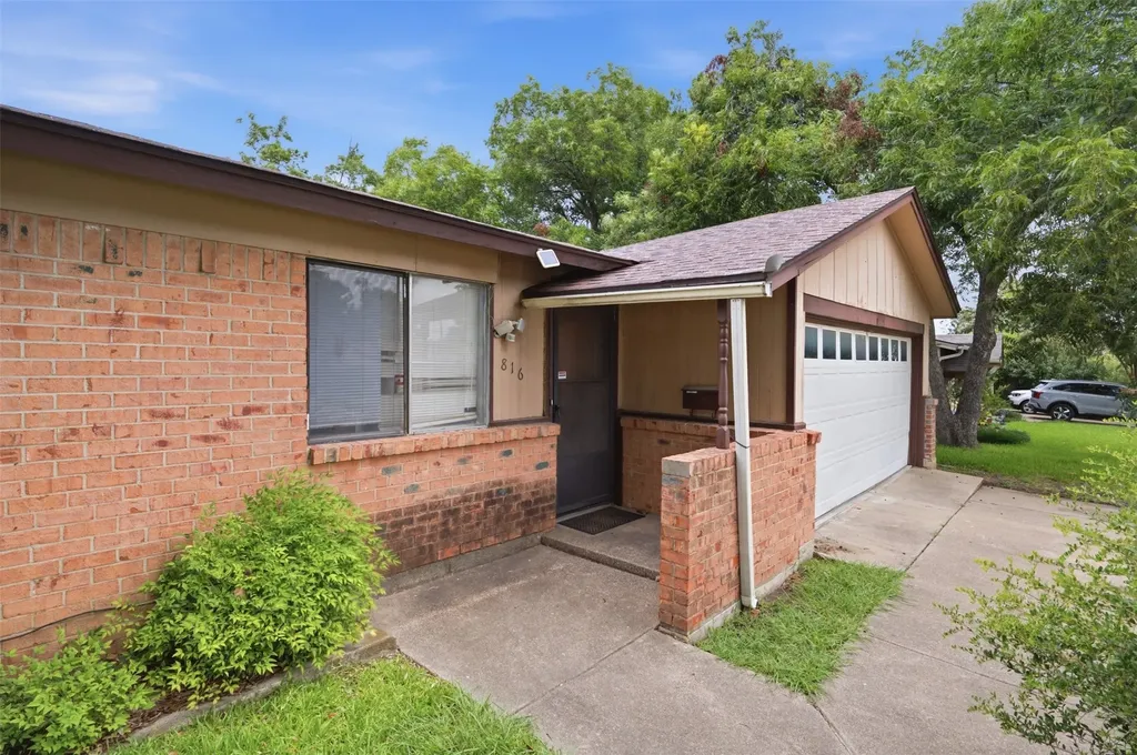 816 SW Sundown Trail Burleson TX 76028