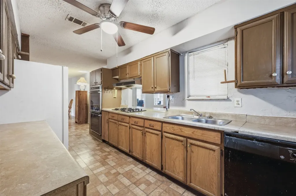 816 SW Sundown Trail Burleson TX 76028
