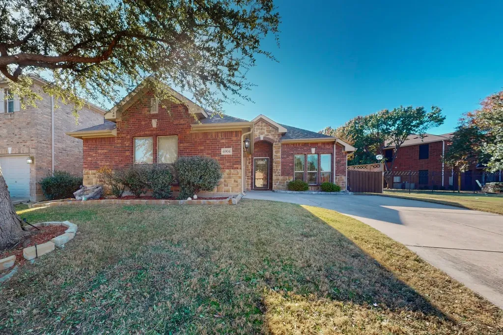 6904 Dream Dust Drive North Richland Hills TX 76180