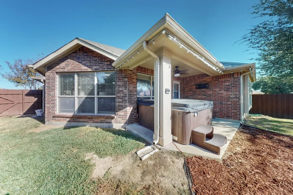 6904 Dream Dust Drive North Richland Hills TX 76180