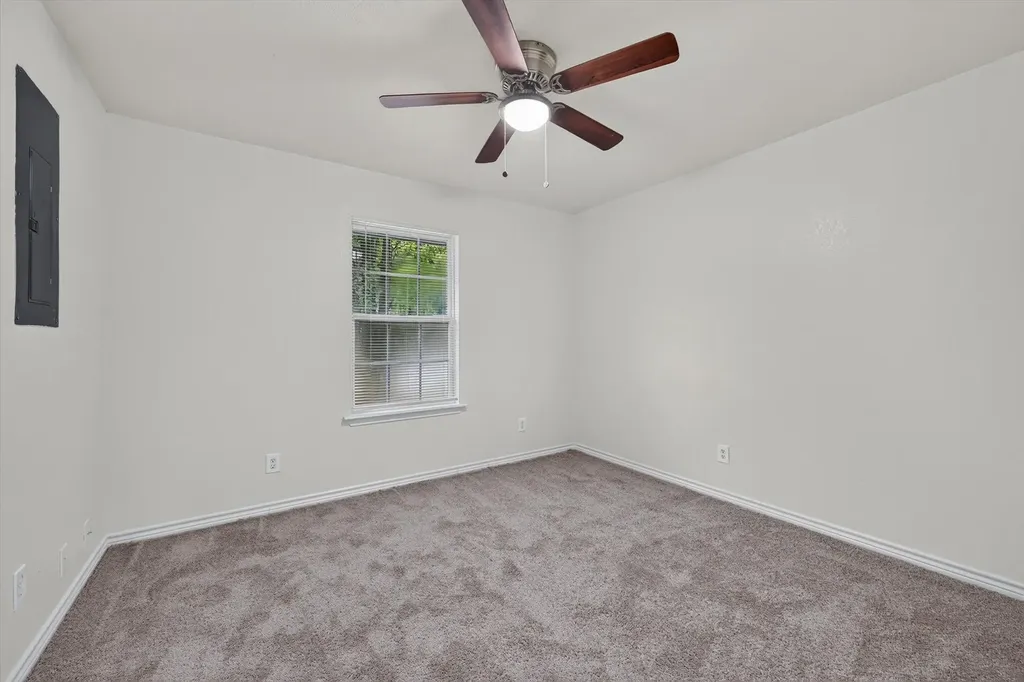 1002 Pine Street Bonham TX 75418