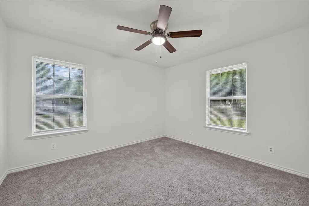 1002 Pine Street Bonham TX 75418