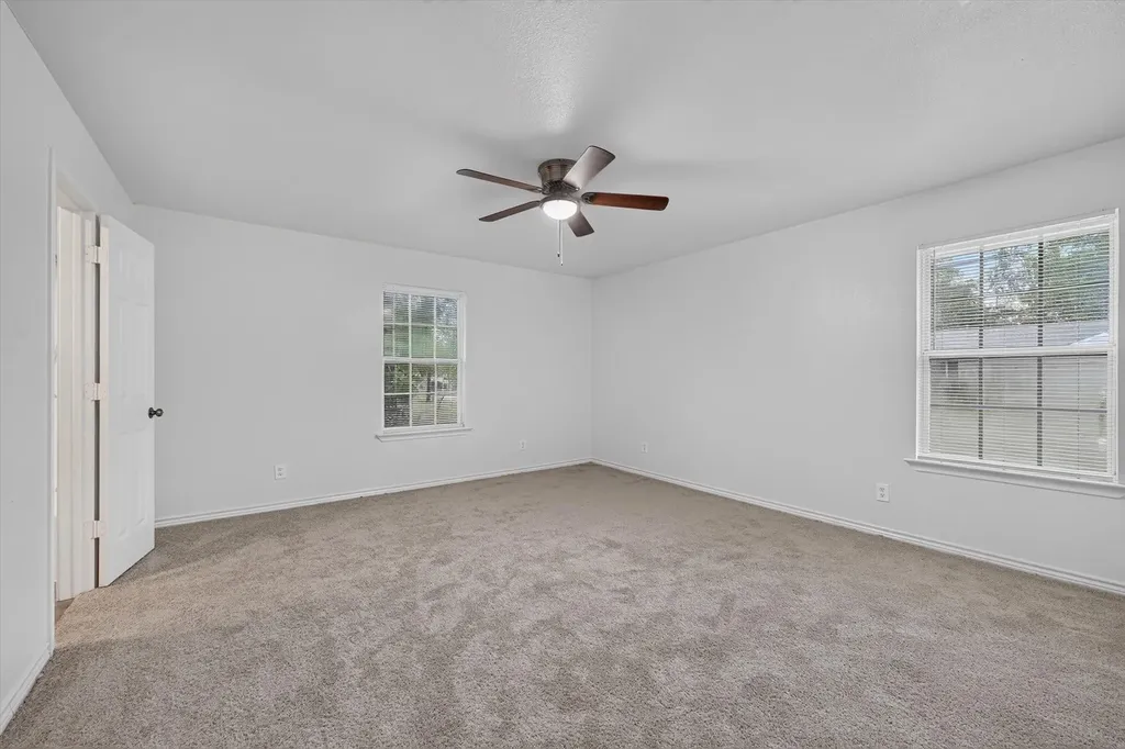 1002 Pine Street Bonham TX 75418