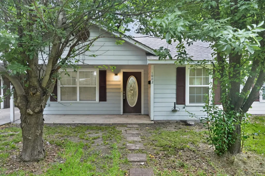 1002 Pine Street Bonham TX 75418