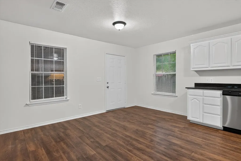 1002 Pine Street Bonham TX 75418