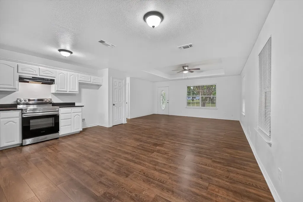 1002 Pine Street Bonham TX 75418