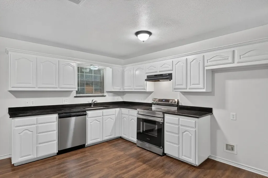 1002 Pine Street Bonham TX 75418