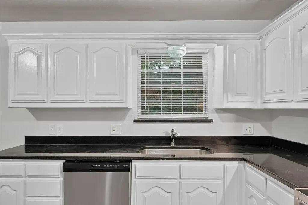 1002 Pine Street Bonham TX 75418