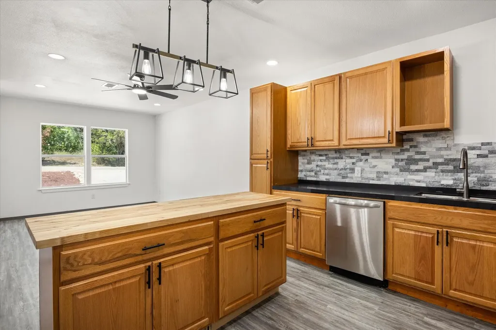 3614 Sioux Trail Granbury TX 76048