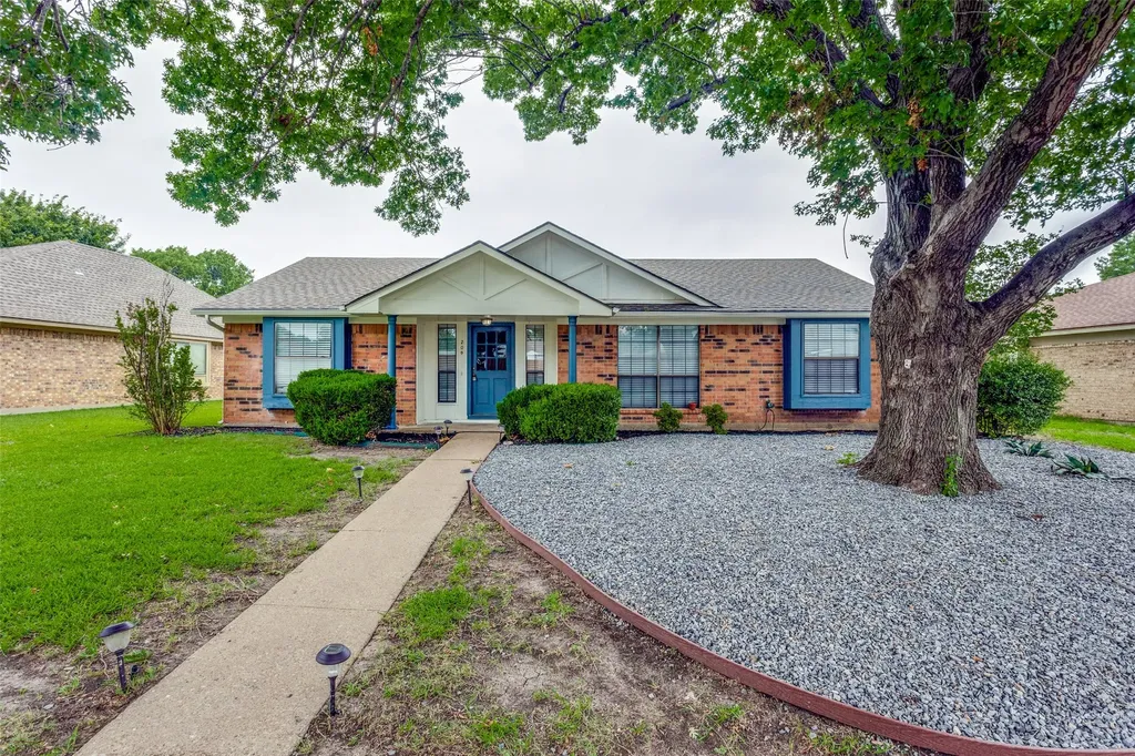 209 W Schreiber Street Garland TX 75040