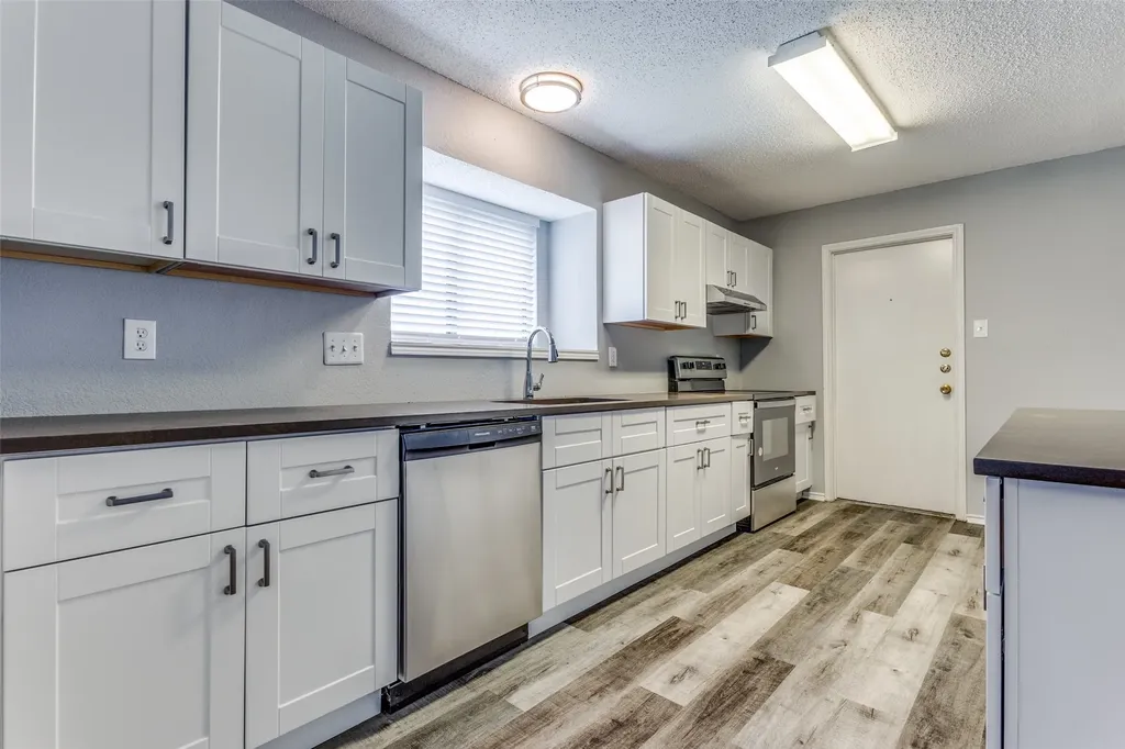 209 W Schreiber Street Garland TX 75040