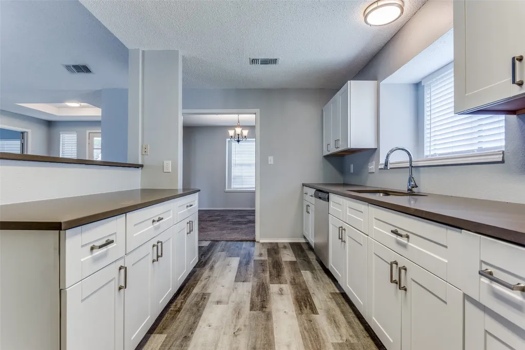 209 W Schreiber Street Garland TX 75040