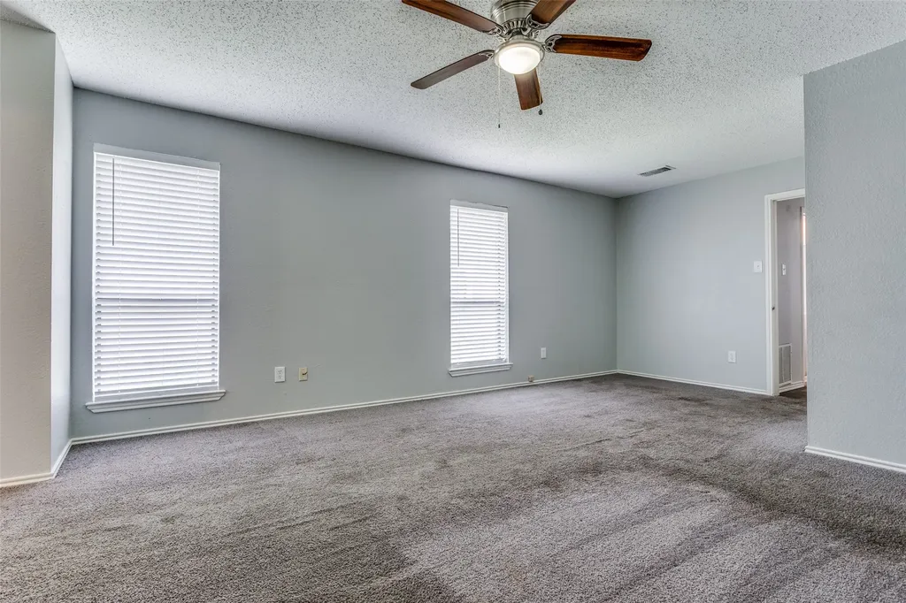 209 W Schreiber Street Garland TX 75040
