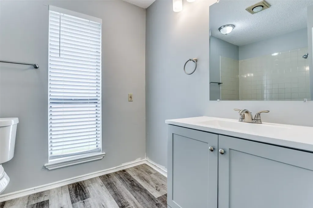 209 W Schreiber Street Garland TX 75040