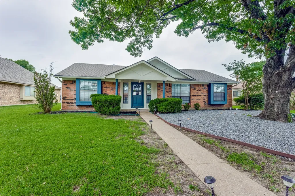 209 W Schreiber Street Garland TX 75040