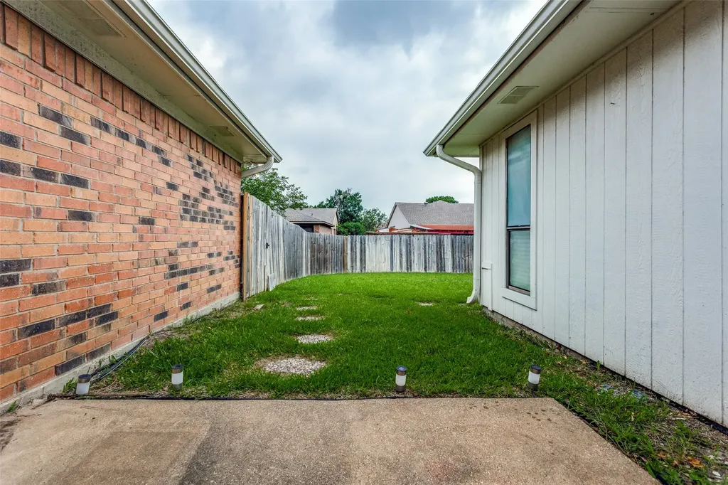 209 W Schreiber Street Garland TX 75040