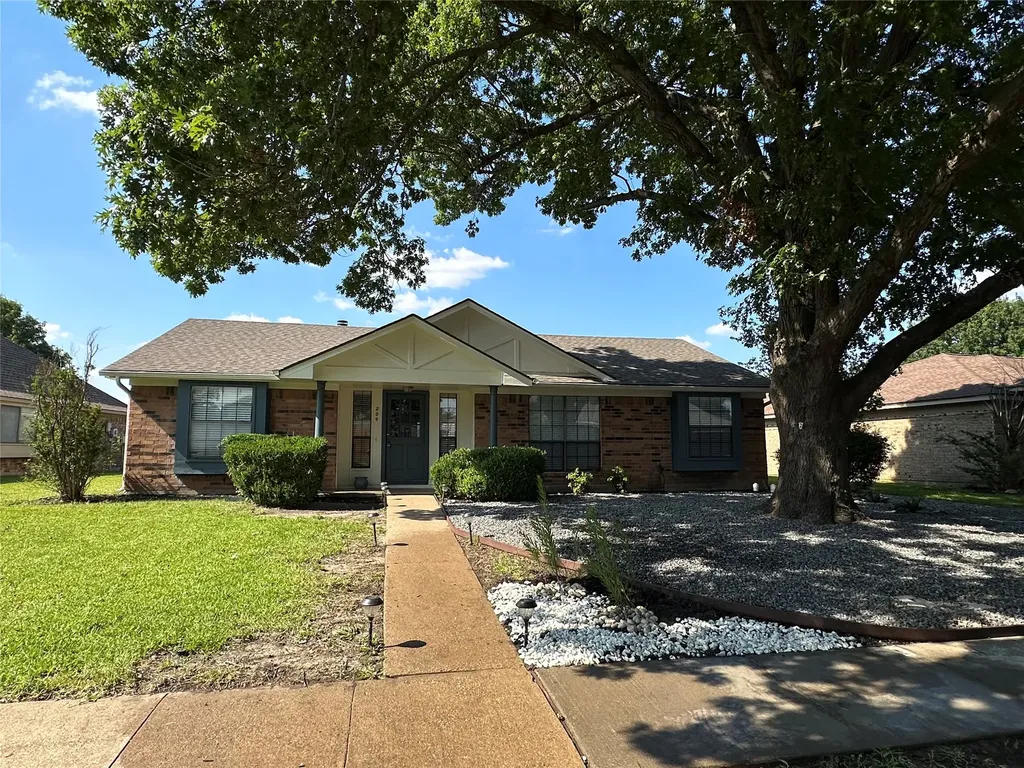 209 W Schreiber Street Garland TX 75040