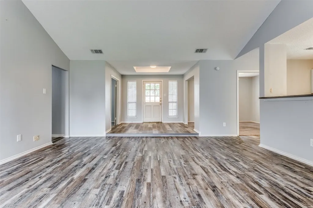 209 W Schreiber Street Garland TX 75040