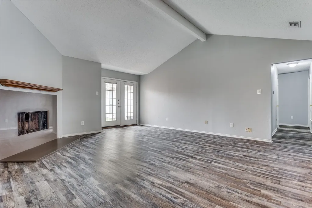209 W Schreiber Street Garland TX 75040