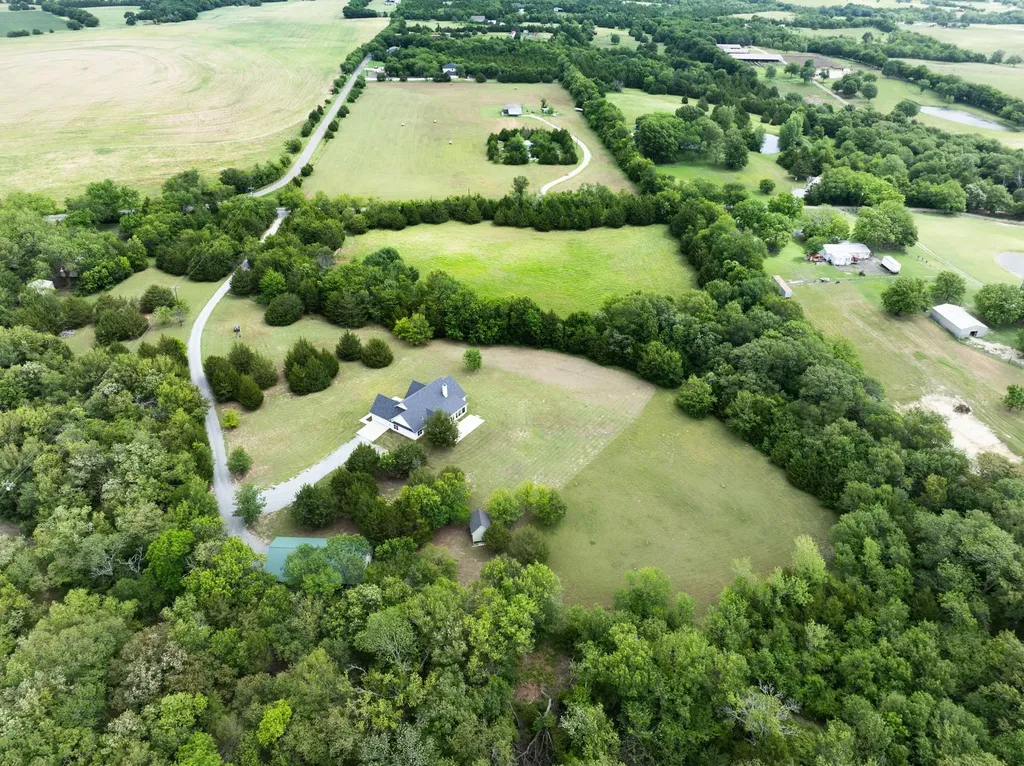 38 Jubilee Farm Road Bells TX 75414
