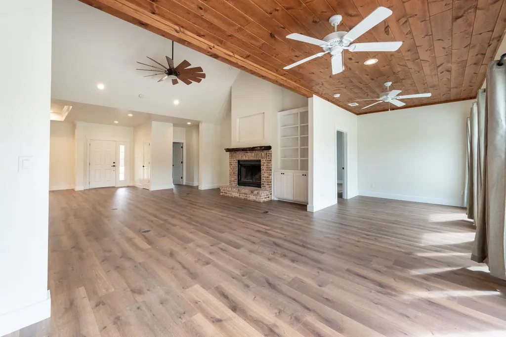 38 Jubilee Farm Road Bells TX 75414
