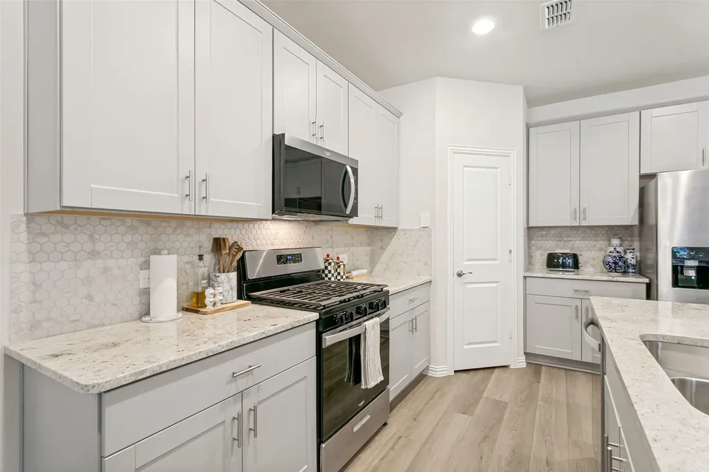 2657 Amistad Ln Lane Corinth TX 76210