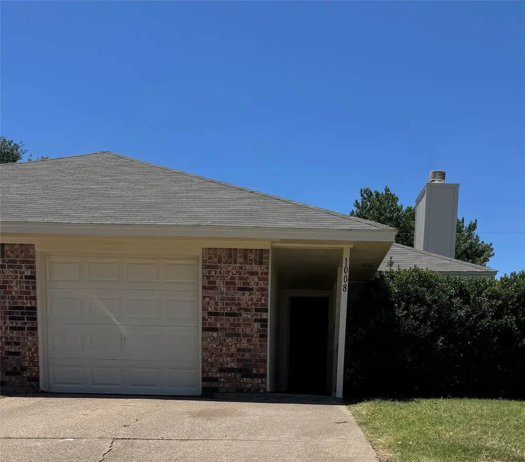 1008 Irene Street Burleson TX 76028