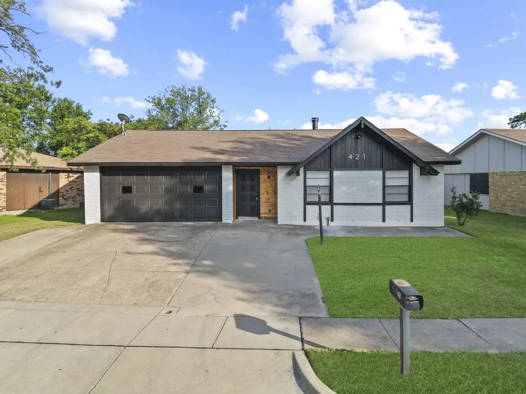 421 Parkvale Lane Grand Prairie TX 75052