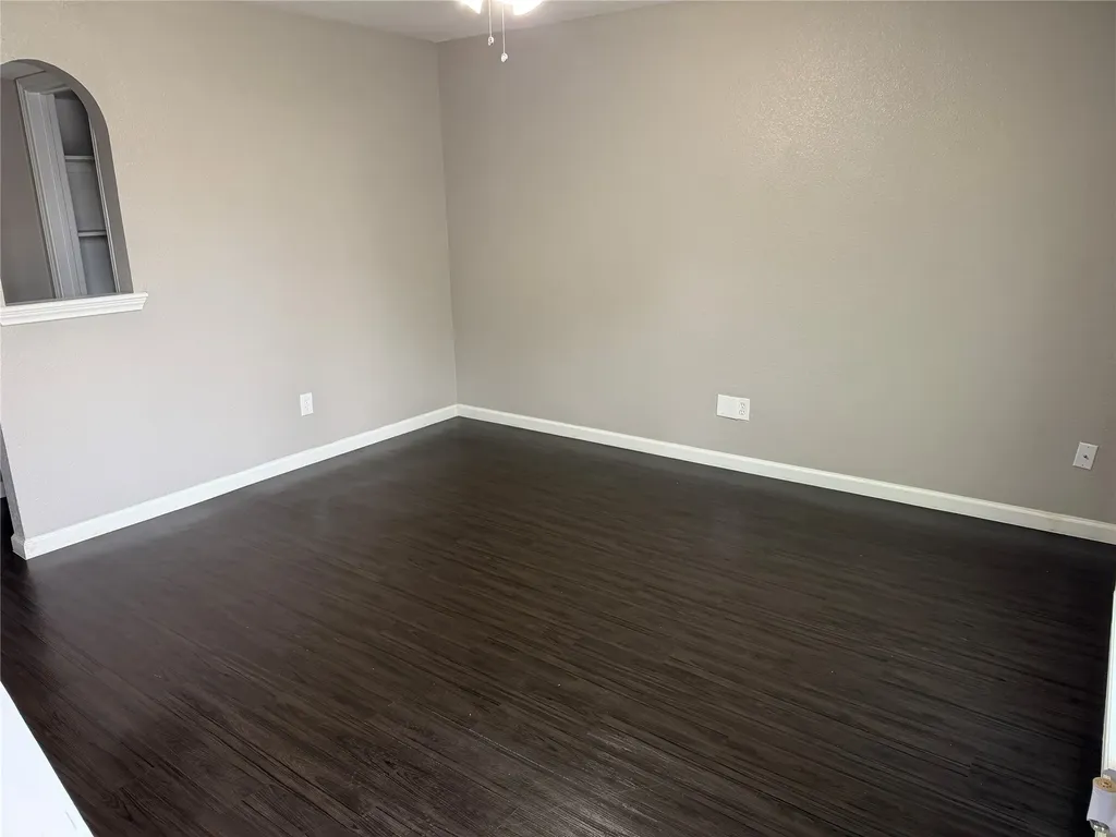 357 NW Newton Burleson TX 76028