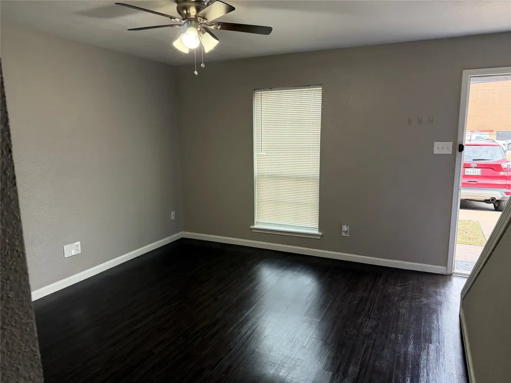 357 NW Newton Burleson TX 76028
