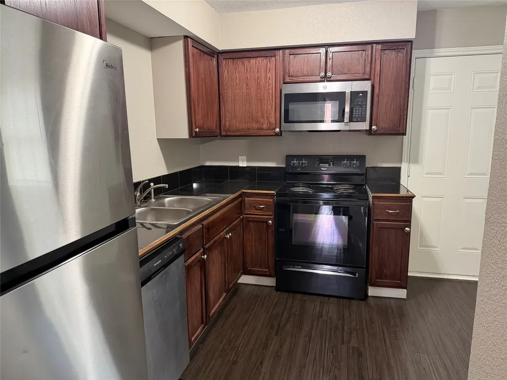 357 NW Newton Burleson TX 76028