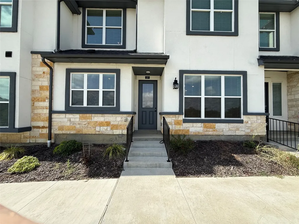 237 Mule Deer Mews Frisco TX 75068