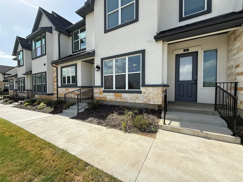 237 Mule Deer Mews Frisco TX 75068