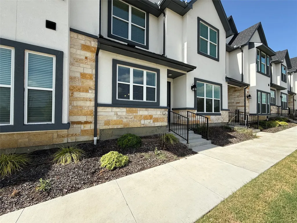 237 Mule Deer Mews Frisco TX 75068