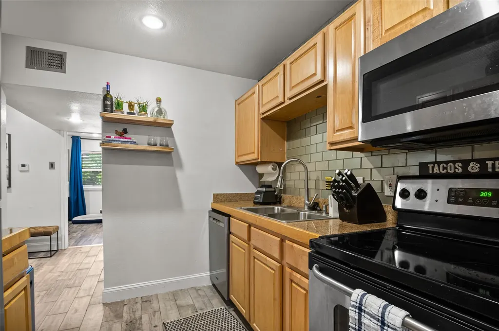 3116 Mahanna Street Dallas TX 75235
